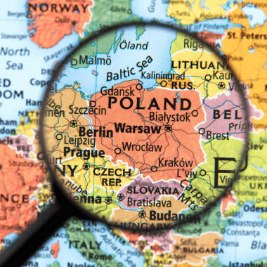 Polska na mapie Europy, widok przez lupę