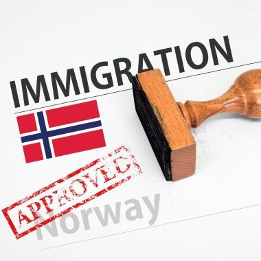 Stamp with approval of a citizenship application, next to the Norwegian flag.