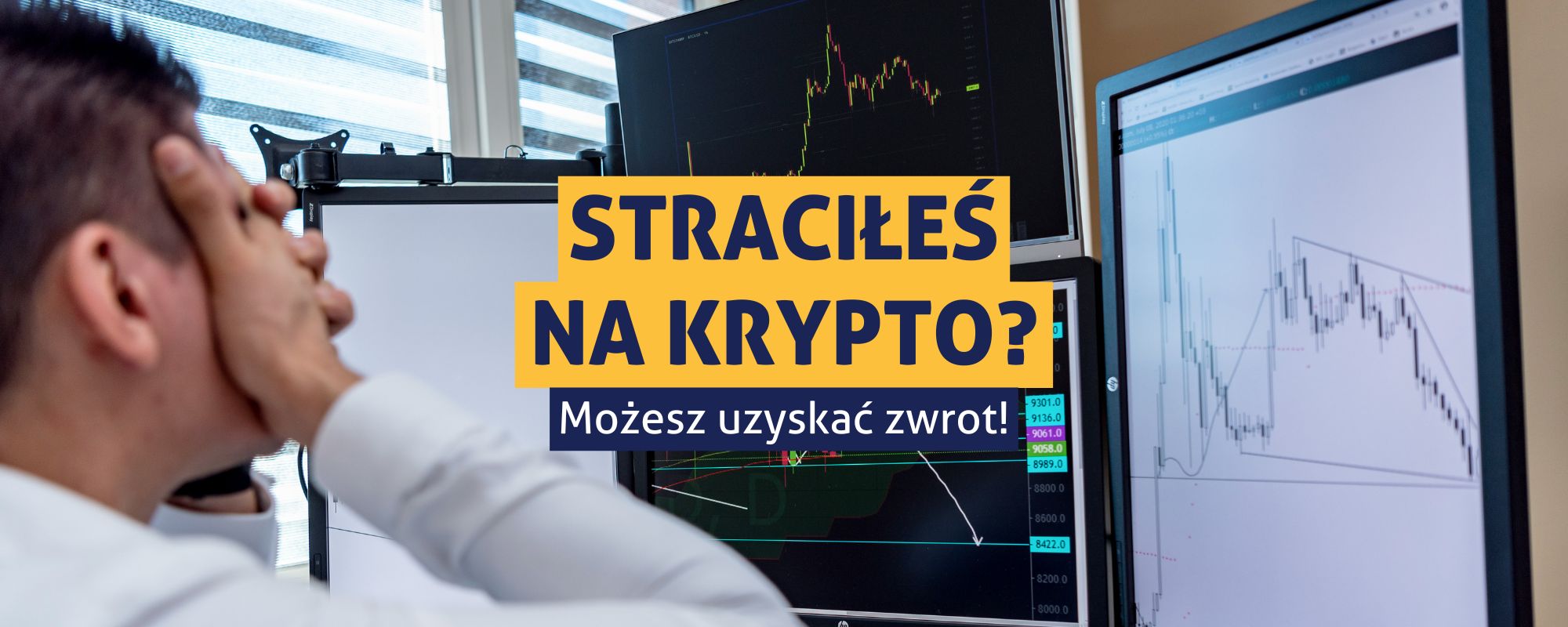 Zdjęcie przedstawiające mężczyznę siedzącego przed komputerem, łapiącego się za głowę. Na ekranie widać wykres pokazujący spadek cen.